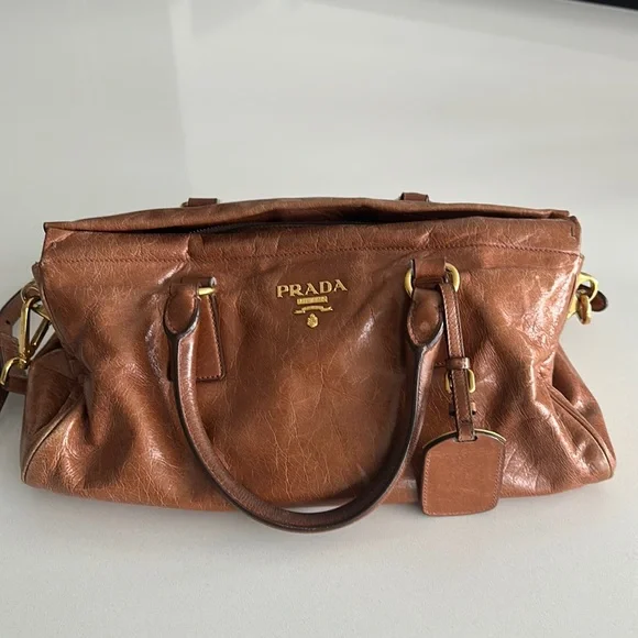 Prada vitello shine tote shop